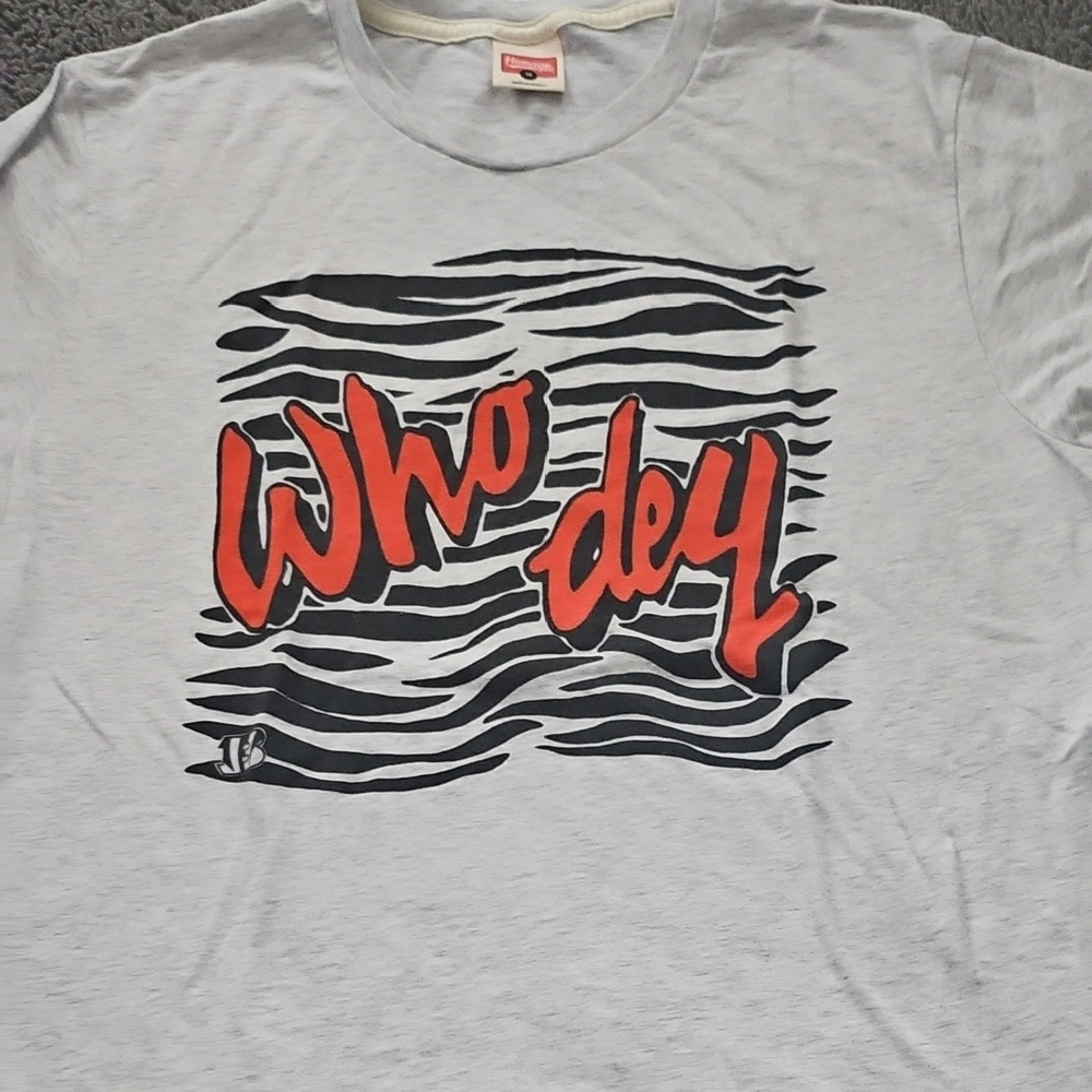 HOMAGE Light Gray Tee with Red and Black Graphic